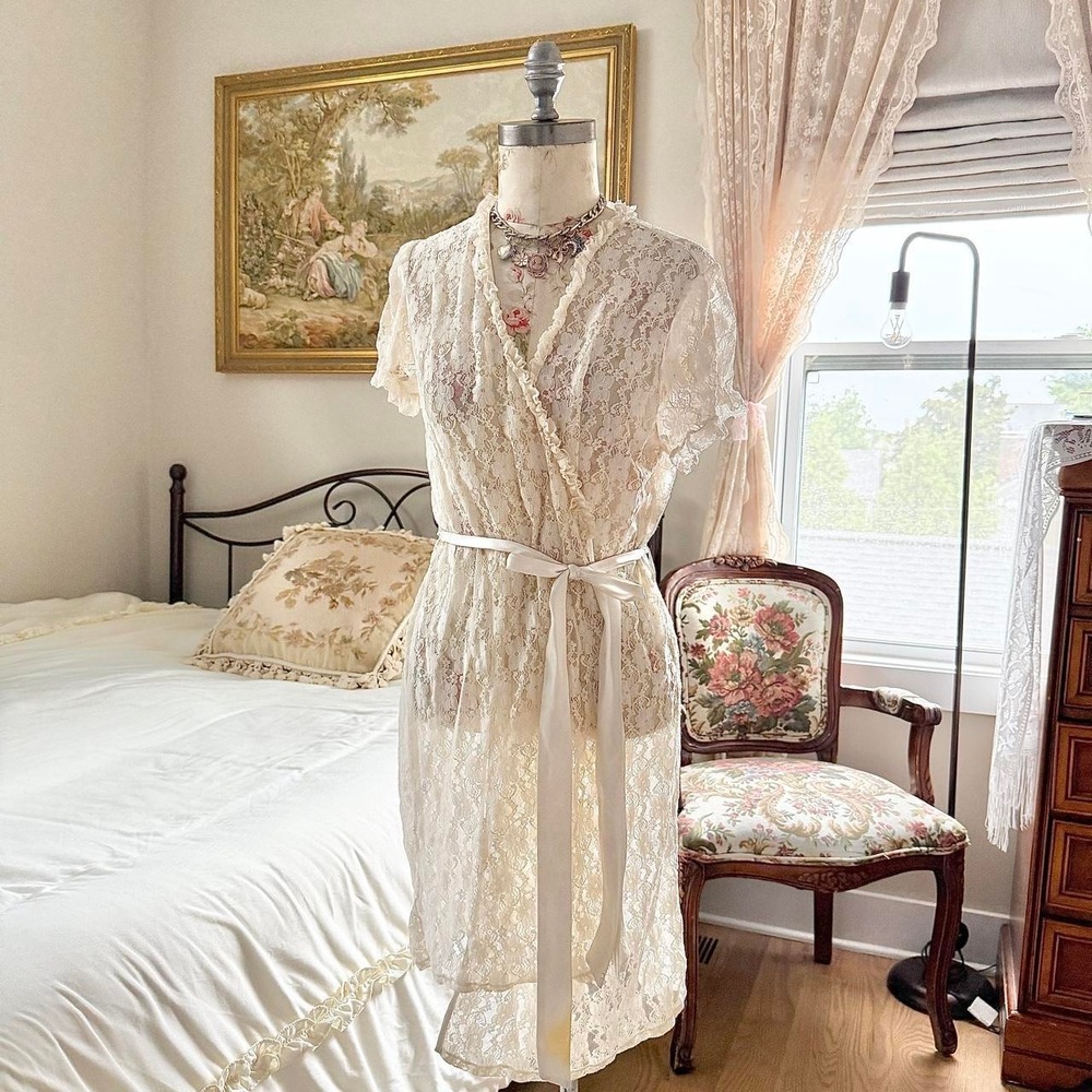 Cream lace robe 90s Linea Donatella large ivory floral lace midi robe